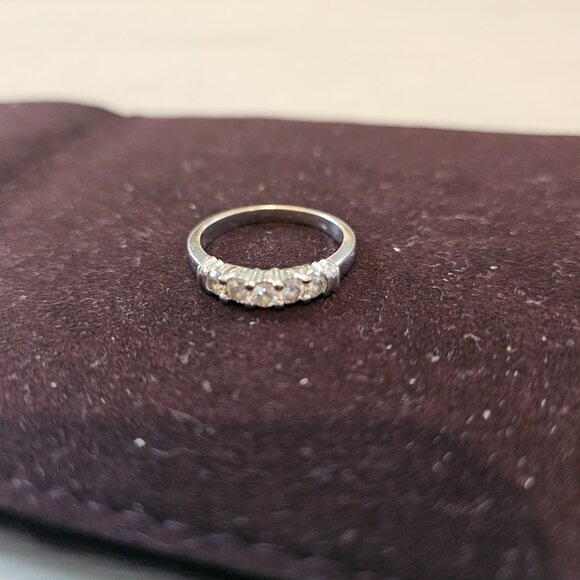 White Gold Diamond Ring - Picture 4 of 5